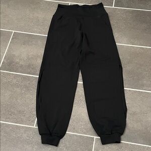 Lululemon Align Jogger 28" *Vent size 6
Black